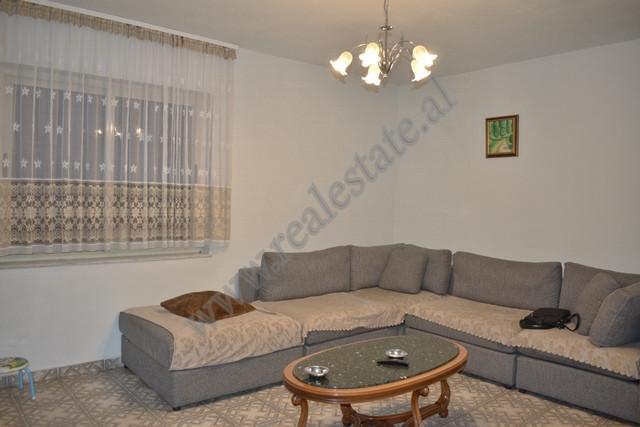 Apartament 2+1 me qera per ne rrugen Ndre Mjeda ne Tirane
Pozicionohet ne katin e dyte te nje palla